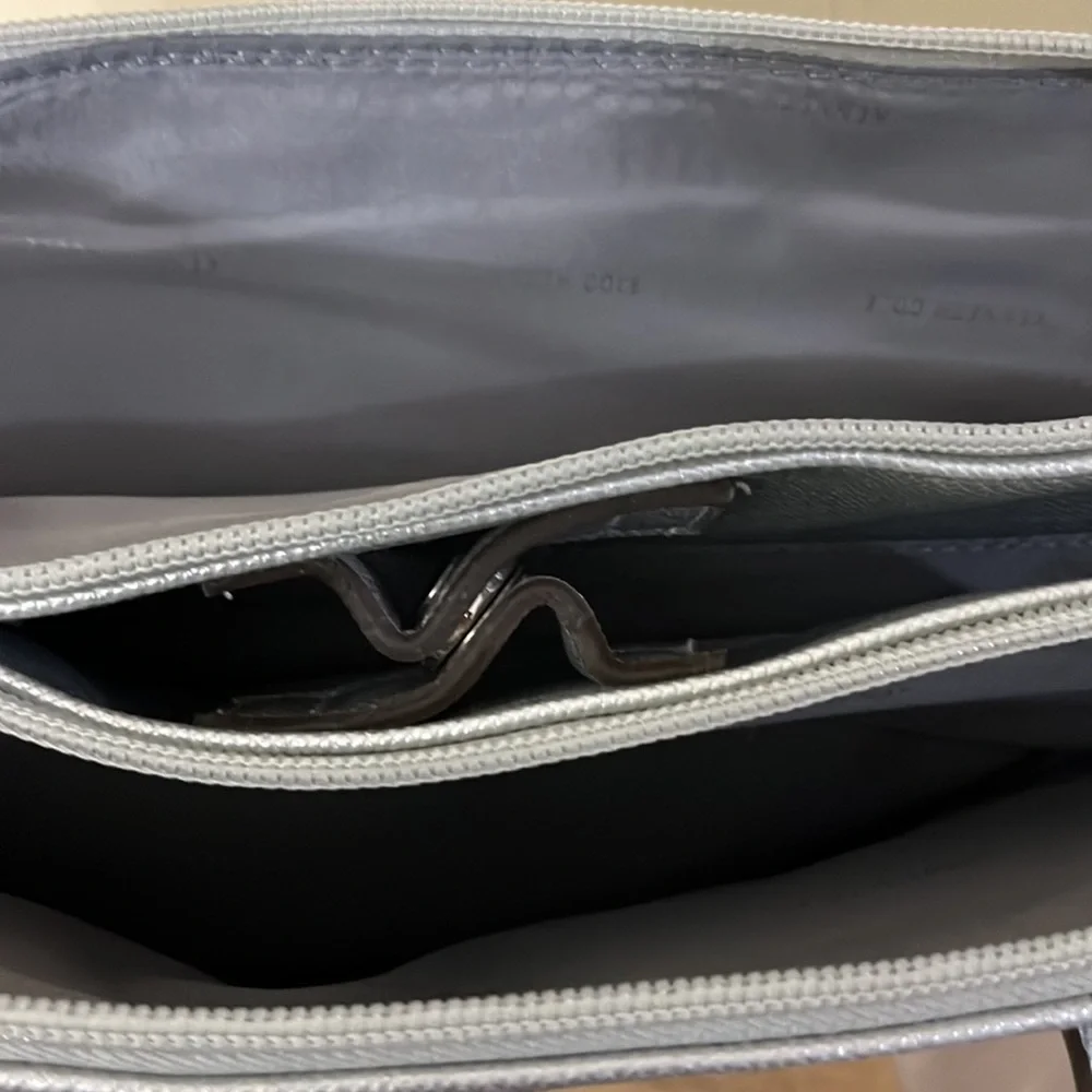 Kenneth Cole Reaction bag - Picture 3 of 5